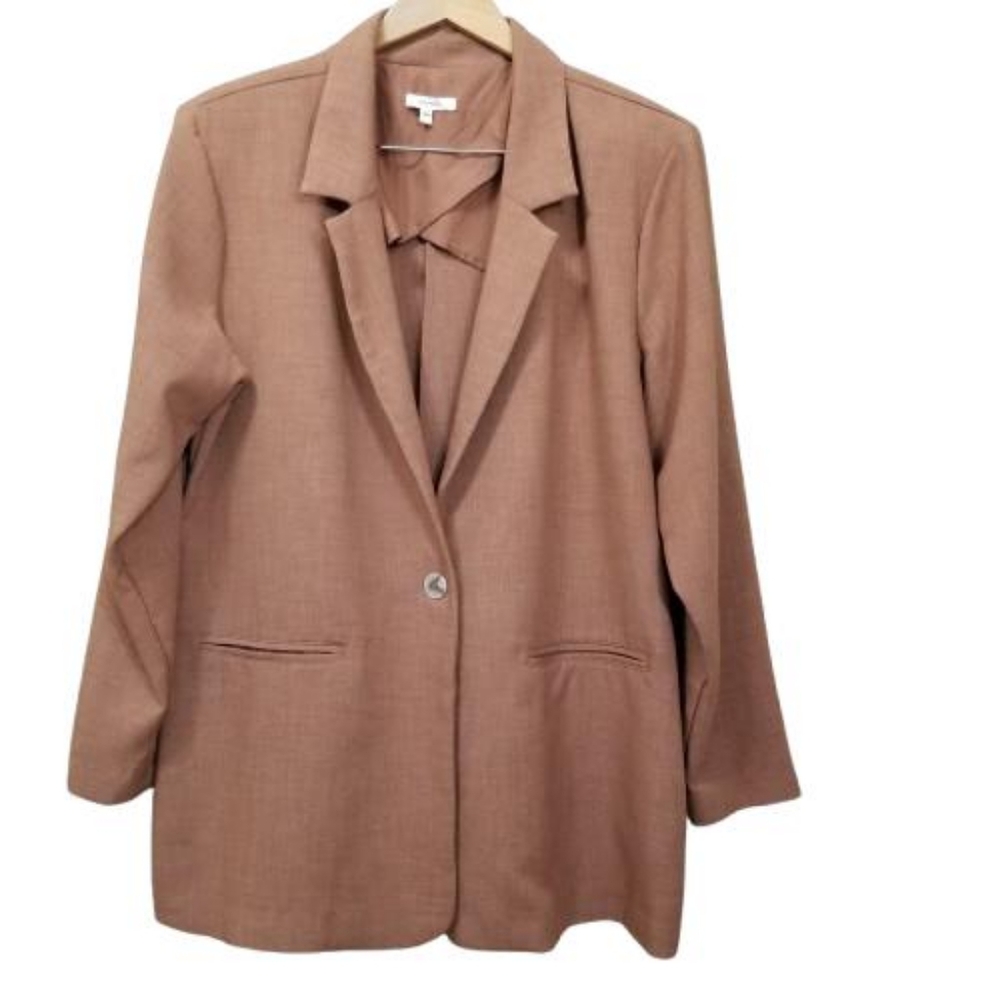Maurices Classic Tan Blazer With Sholder Pads Size XXL